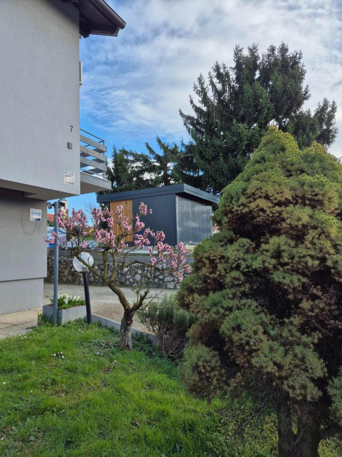 Apartmani Habibi Jalzabet Екстериор снимка